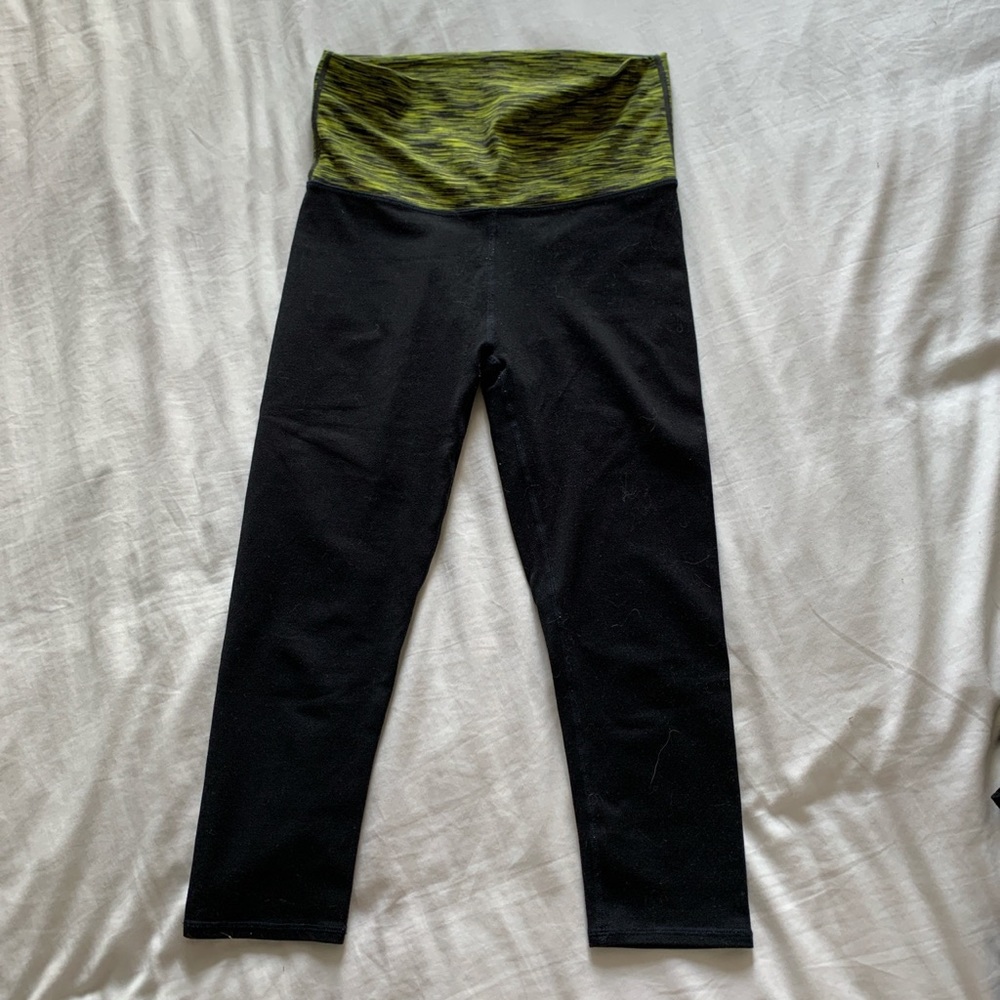 Fabletics Powerhold Leggings - High Waisted Leggings - Size Small (S) - 3/4